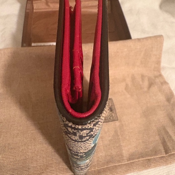 Gucci Coated GG Supreme Blooms Compact Wallet - Authentic - Picture 6 of 15